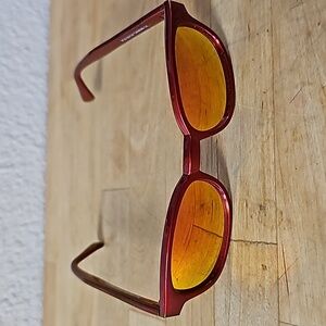 Red KD sunglasses. Tote 5.